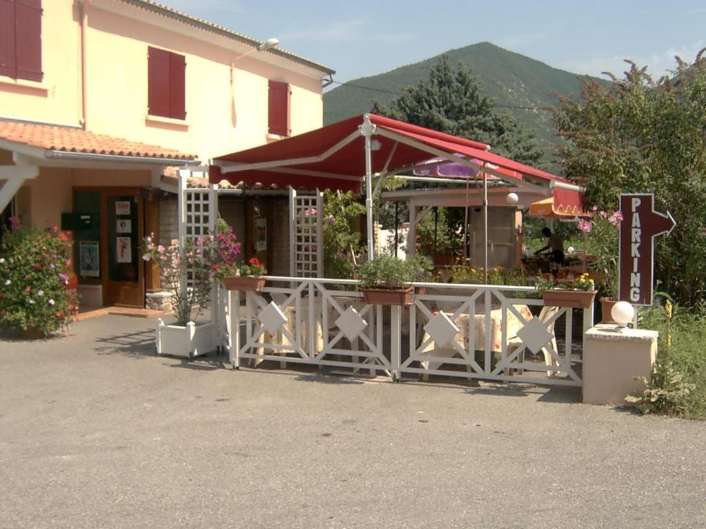 Logis Hotel Le Relais Du Serre Dieulefit Exteriér fotografie
